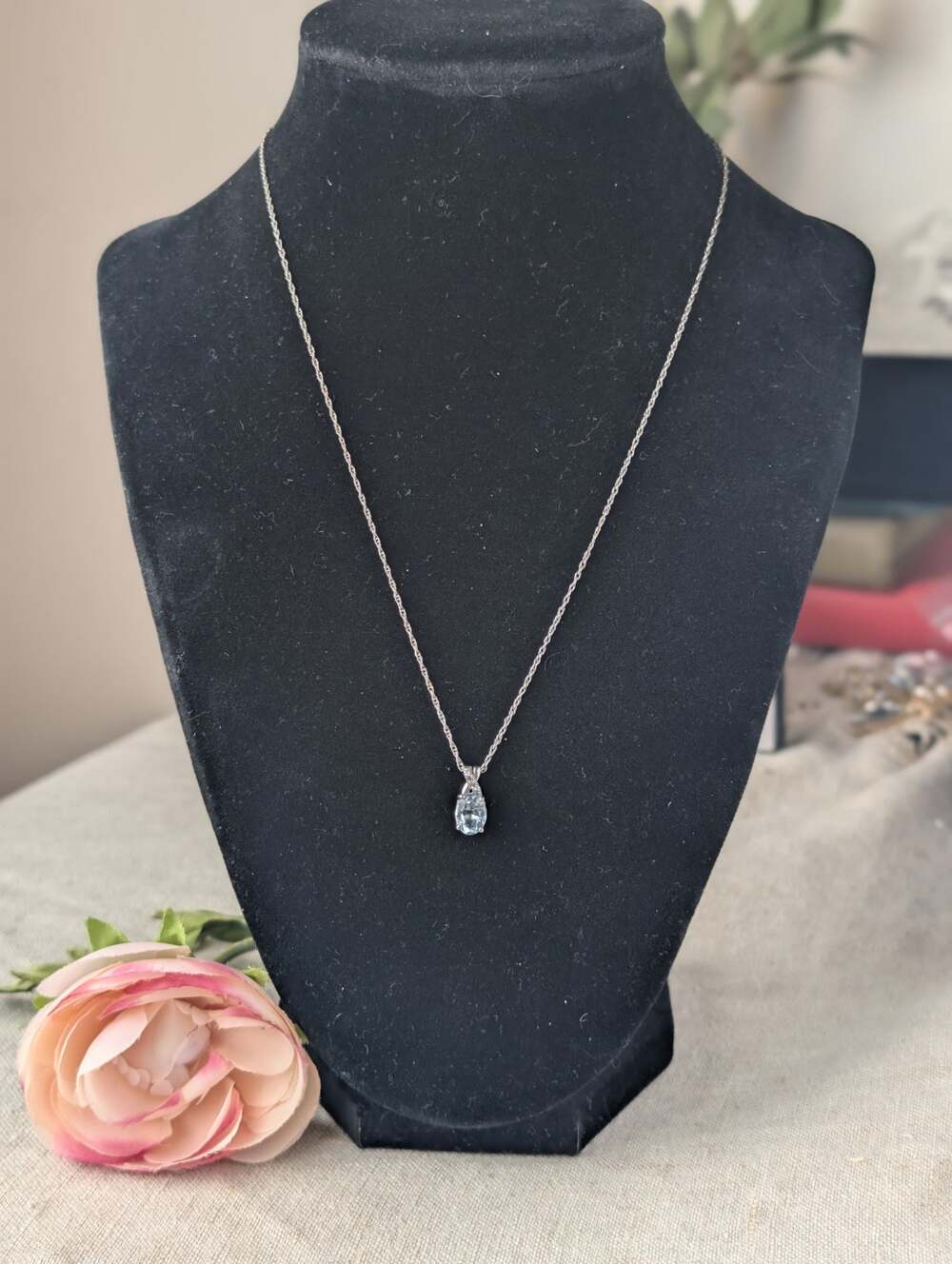 Hallmark Jewelry 925 Sterling Silver Oval Cut Aquamarine Pendant Necklace 9.5”
